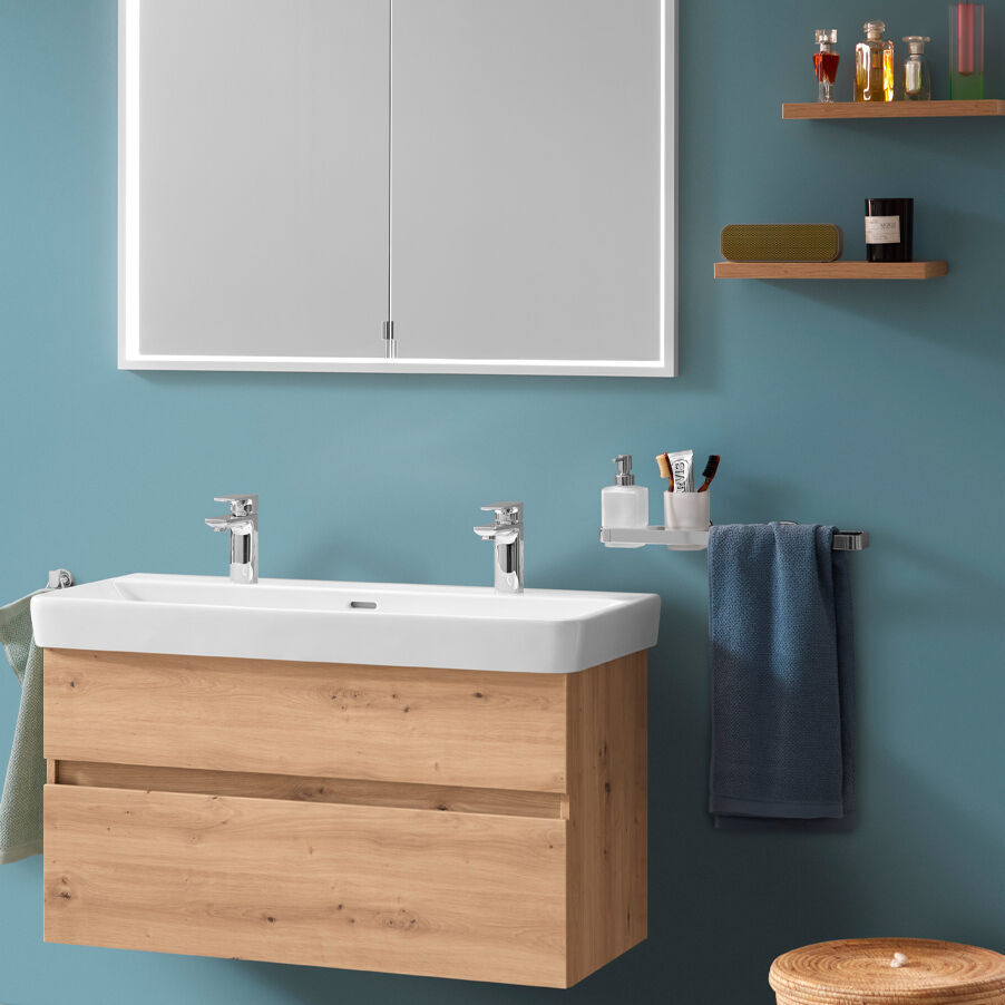 DIANA Badwelt M mit blauer Wand
